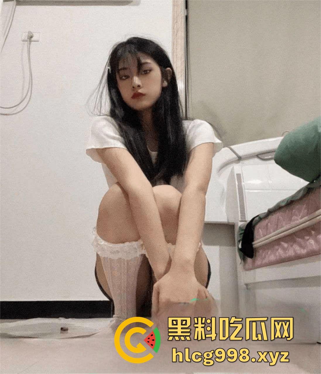 广东深圳女大学生清纯外表下的淫乱生活，性欲旺盛背地聊骚勾男人！-2
