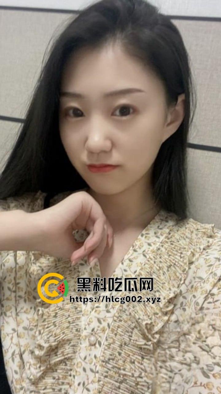 广东30岁极品性瘾骚妇欣欣背着丈夫勾引领导带回家无套啪啪!骚话不断 领导直接被榨干!-2