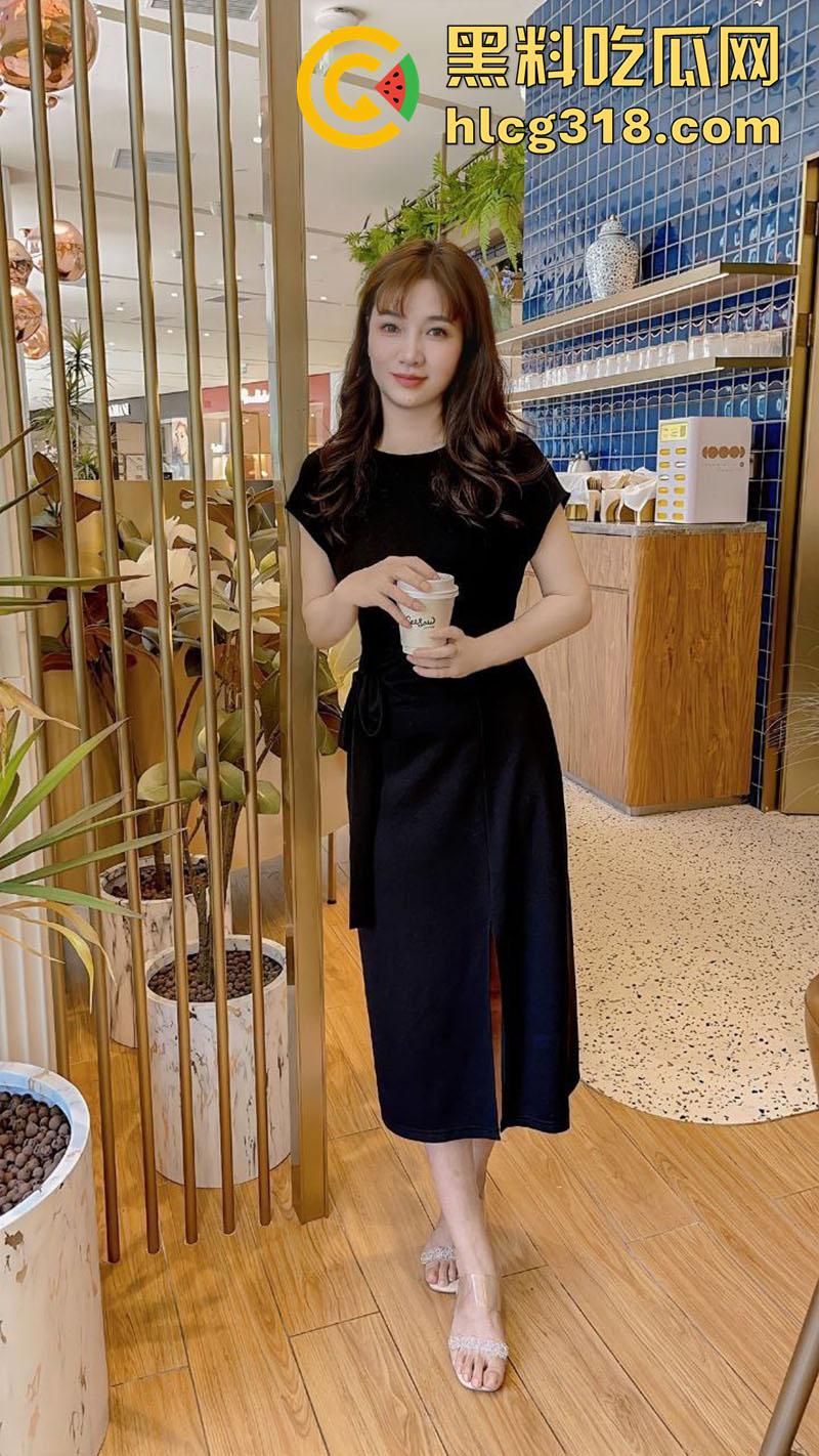 风骚岳母淫操乱伦记,极品身材长腿丈母娘,趁女儿上班,和女婿在婚房口交啪啪,性爱自拍流出!-1