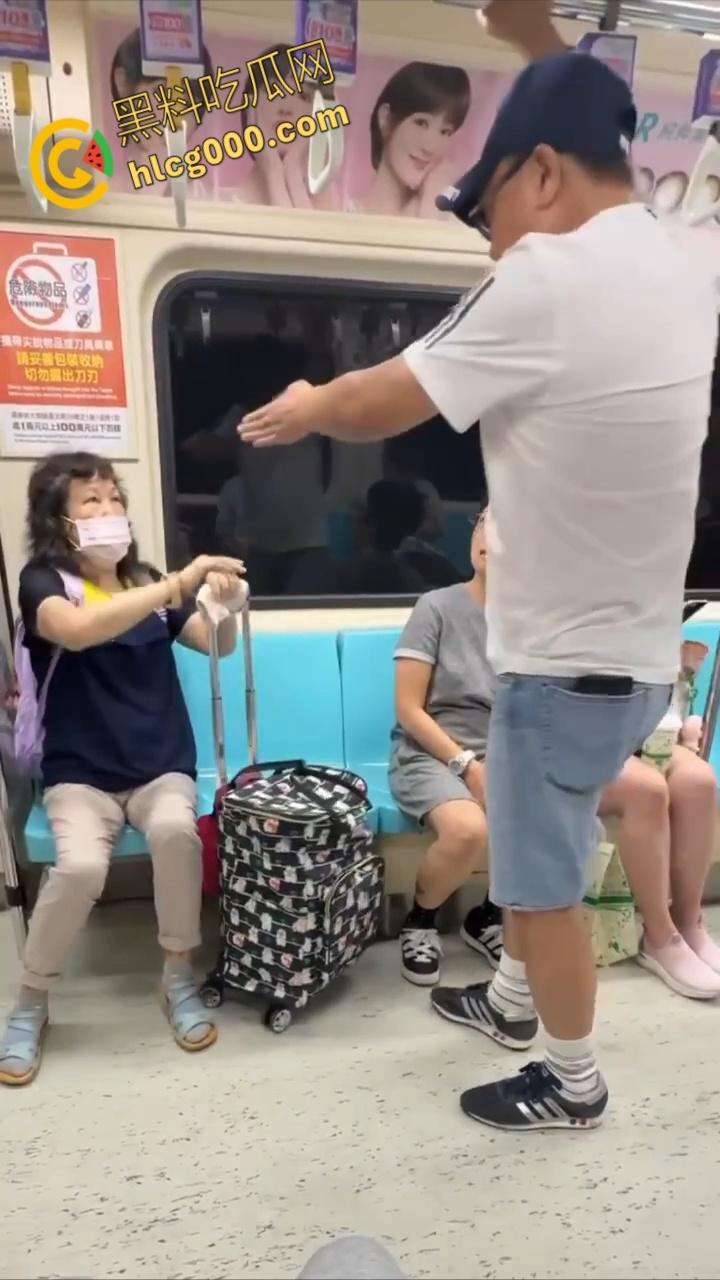 台北地铁上演魔法大战!阿伯阿嬷座位之争秒变咒术对决,乘客笑到扶墙,这波是哈利波特vs.邓布利多?-4