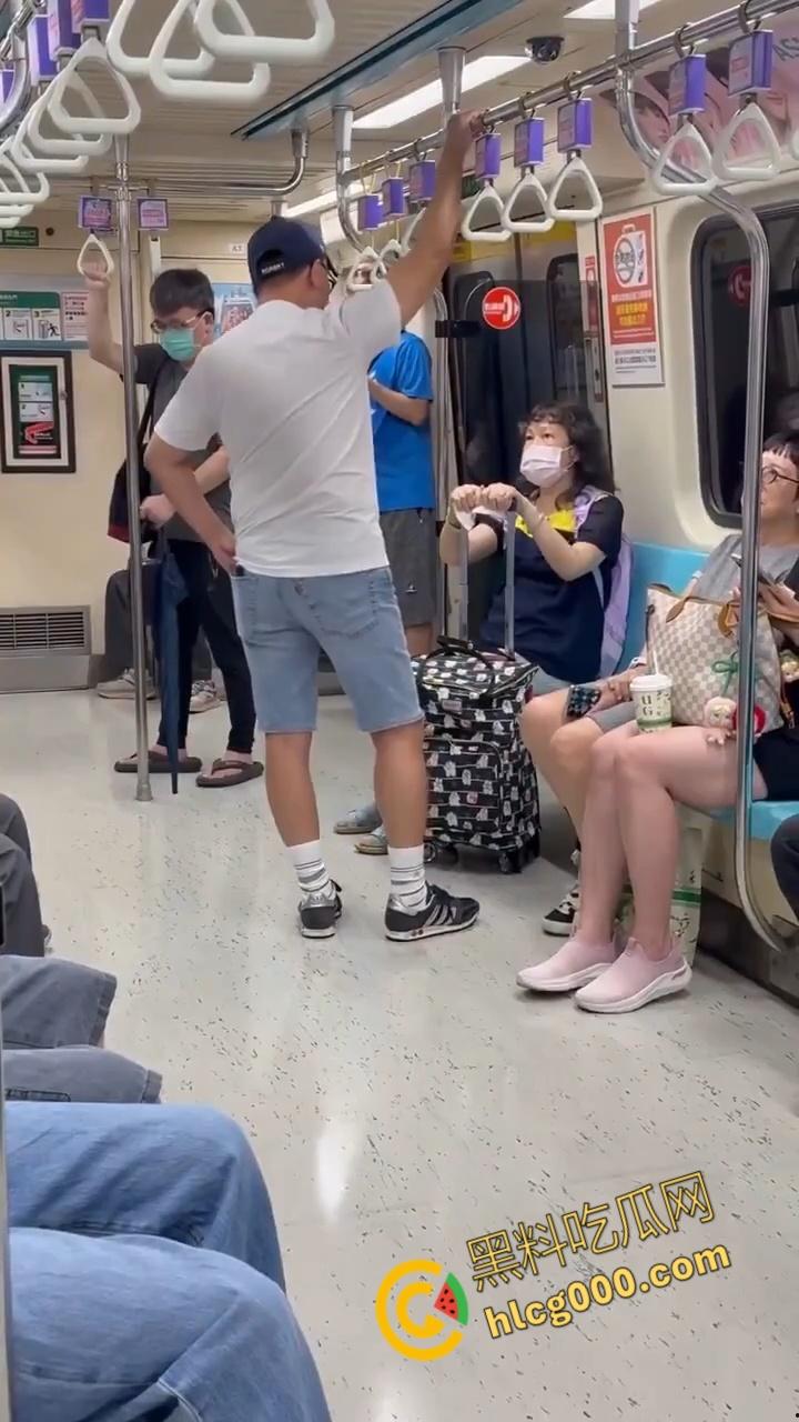 台北地铁上演魔法大战!阿伯阿嬷座位之争秒变咒术对决,乘客笑到扶墙,这波是哈利波特vs.邓布利多?-5