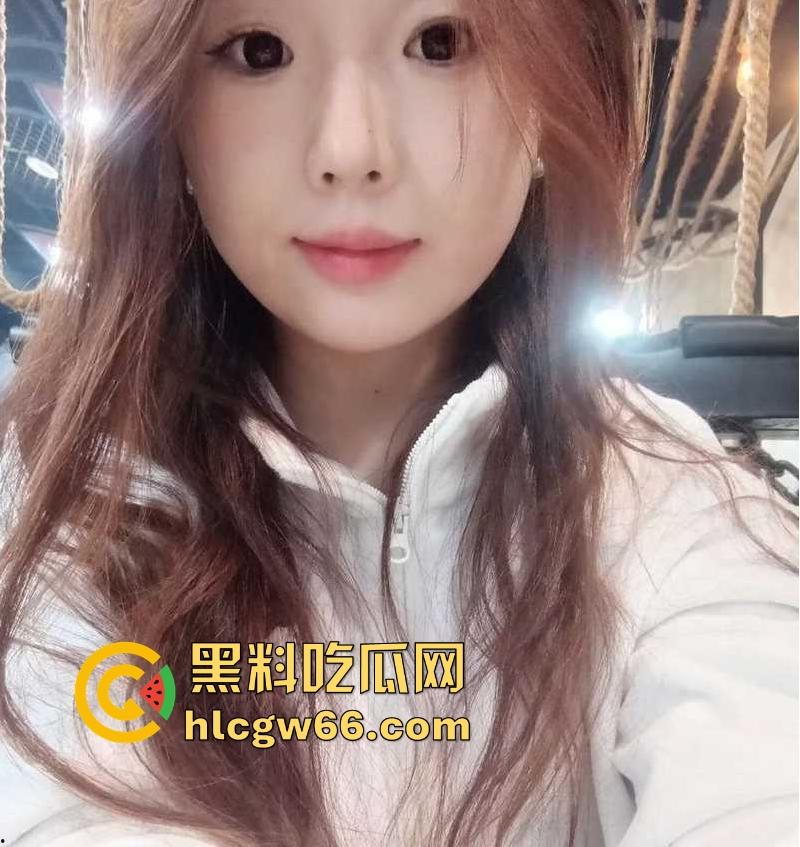 山东临沂大学巨乳学生妹【徐婕】典型的胸大无脑 与炮友拍摄露脸操逼视频 全部曝光网上售卖!-1