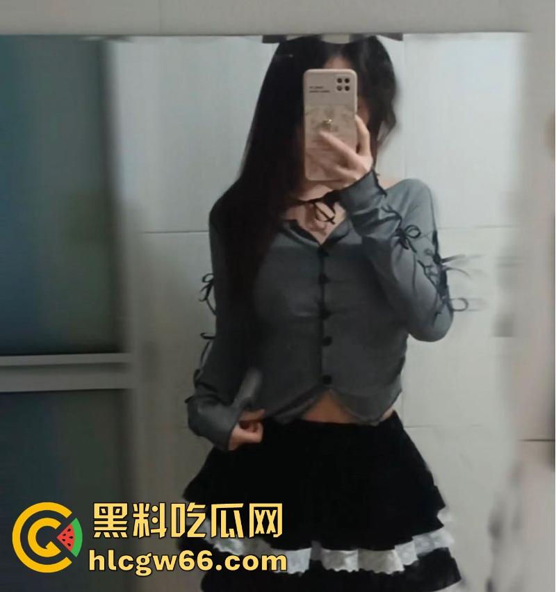 山东临沂大学巨乳学生妹【徐婕】典型的胸大无脑 与炮友拍摄露脸操逼视频 全部曝光网上售卖!-3