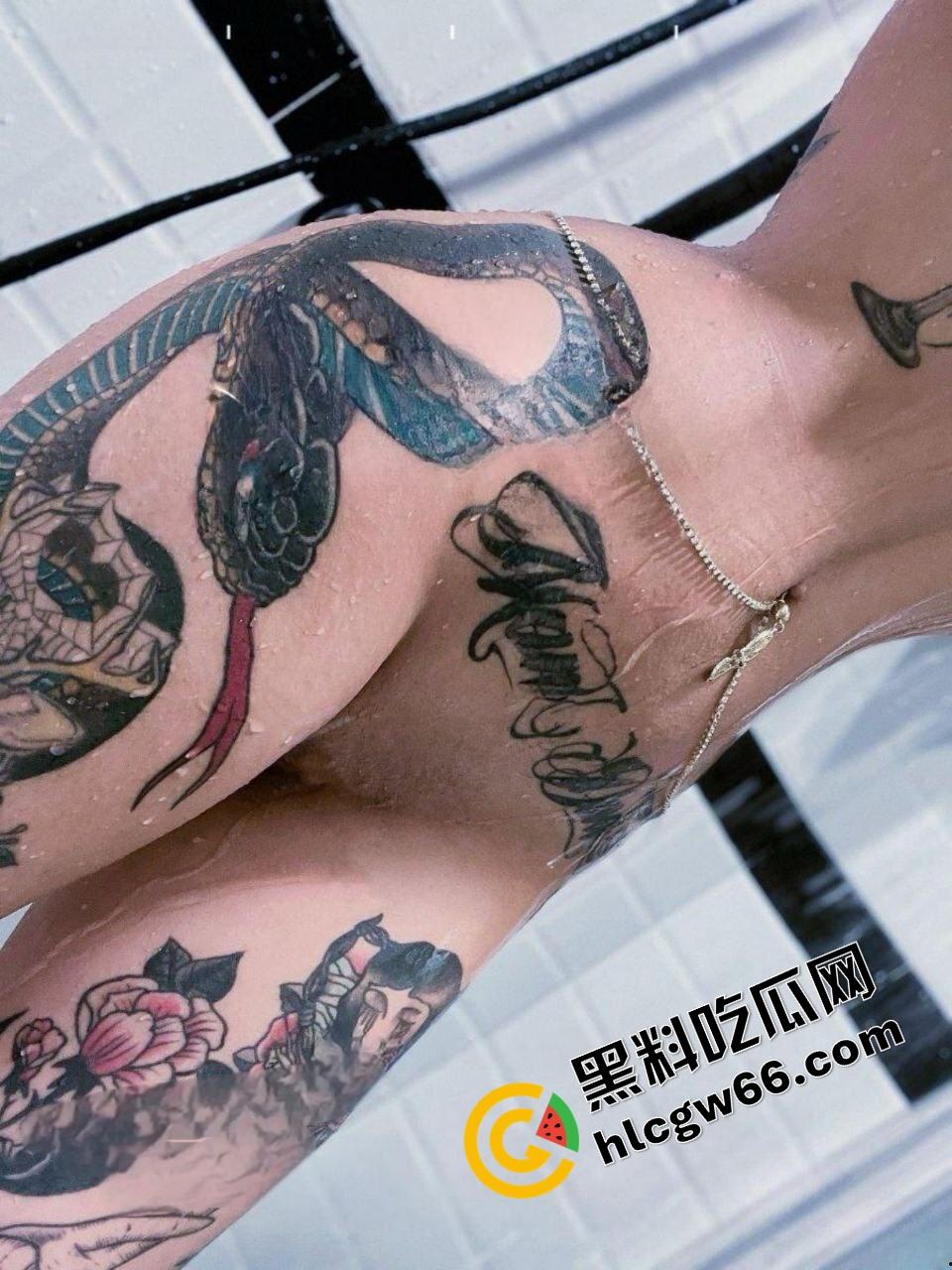 上海纹身女【海海海海海】舔鸡巴舔成笑话,发自慰片求打赏,结果被金主爆内射视频!-5