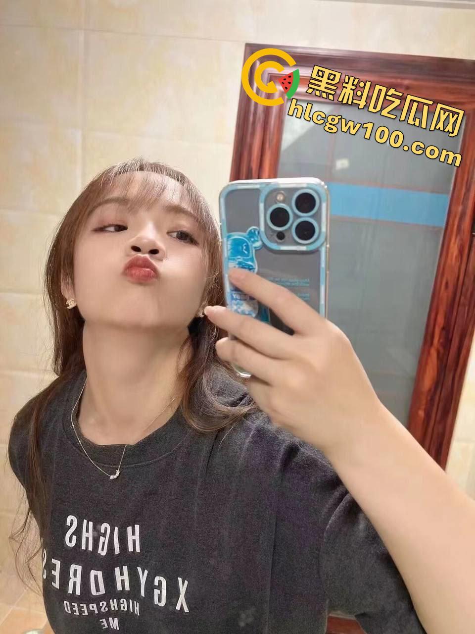 杭州工商大奶银行职员【王雅敏】,为求上位主动给领导当狗,被调的夸夸扇自己耳巴子-1