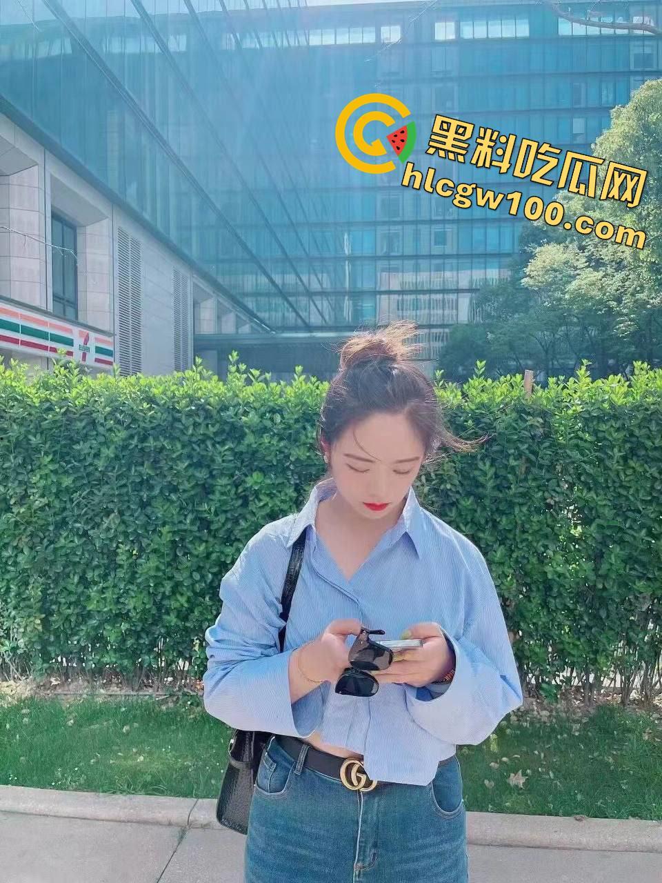 杭州工商大奶银行职员【王雅敏】,为求上位主动给领导当狗,被调的夸夸扇自己耳巴子-5