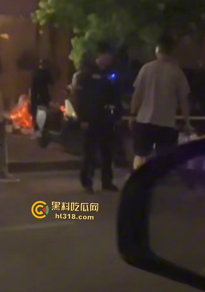 广州小伙去足浴找技师打飞机爽过头猝死,女技师神级手活三分钟撸爆,这体质还去找技师?-3