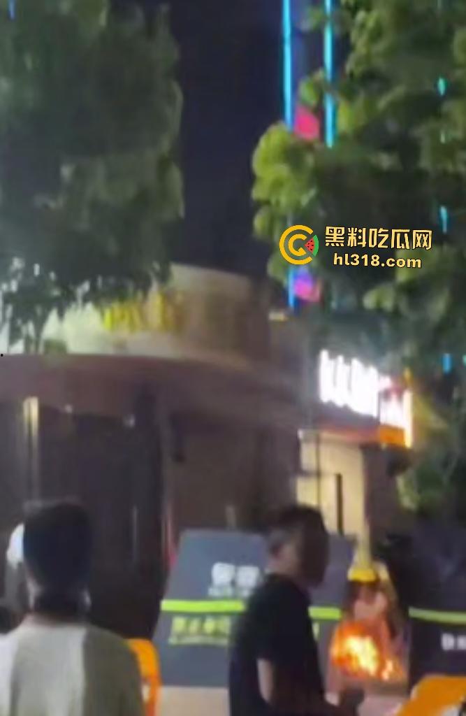 广州小伙去足浴找技师打飞机爽过头猝死,女技师神级手活三分钟撸爆,这体质还去找技师?-5