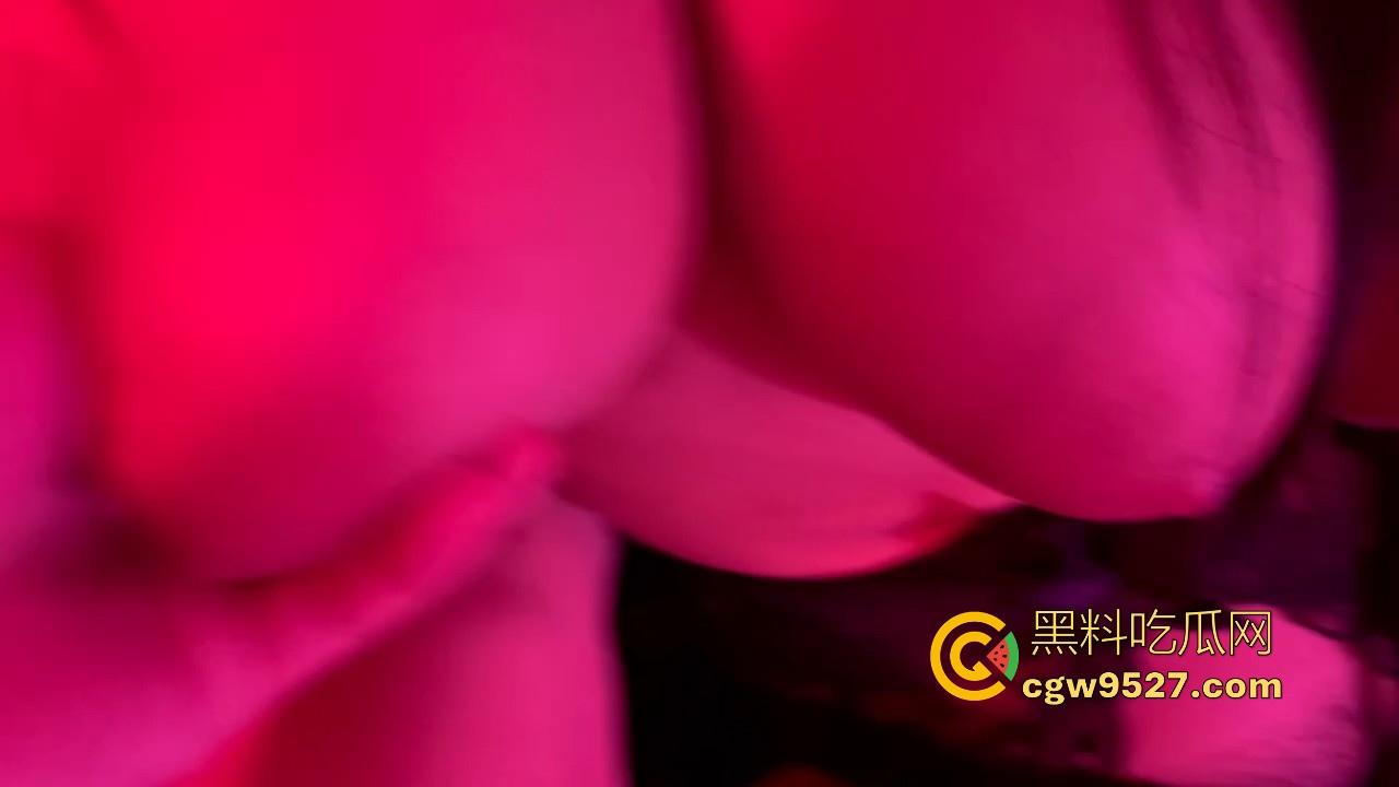 地铁艳遇,偶遇对坐骚逼少妇挑逗勾引,经过交涉成功带回猛操,巨乳翘臀,大奶勾引谁顶得住啊!-9