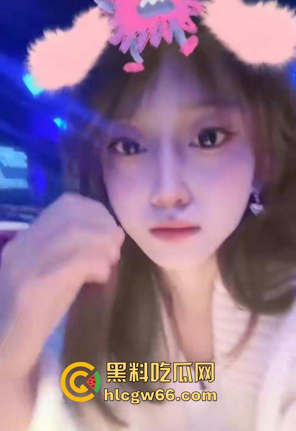 20岁黑龙江女学生【徐婉婷】可爱女神模样 敢想象背后靠卖贱卖自己的自慰视频为生!-6