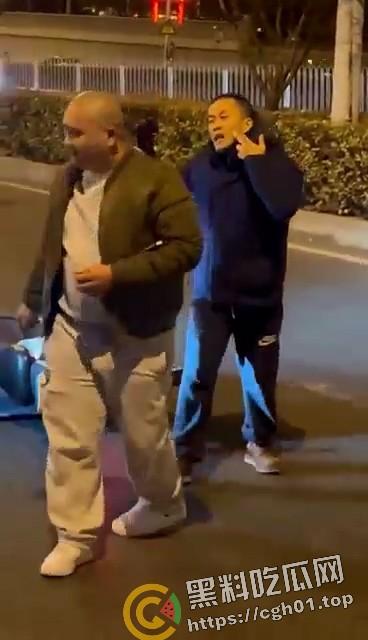 路怒症男子街头对战柔术黑带 反被黑带男技巧性挨打讹了15w 这就是会挨打的含金量-2