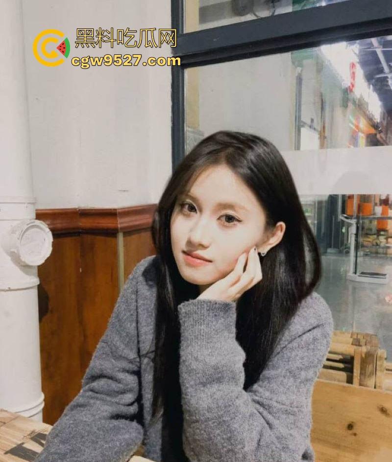 极品反差大学生【王艳丽】私生活大曝光，高颜值极品学妹沦为胯下母狗，带肛塞被后入猛干，尺度大到炸裂！-3