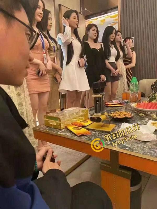 欢迎来到非诚勿扰海选现场!看各位女嘉宾如何风骚 体验金主既视感!-5