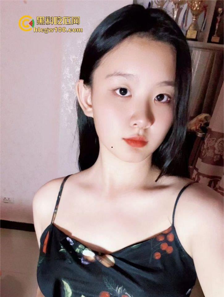 独家最新资源!!快手极品反差美少女【聿(钰儿)】高价私人定制自慰视频爆出,白浆淫水流一地。-15