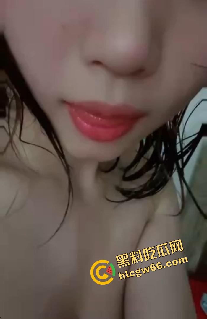 冷白皮美乳骚货【瑶瑶】居家骚拍流出，一线天粉嫩鲍大开展示，掰逼喷水娇喘连连，求干求灌精！-16