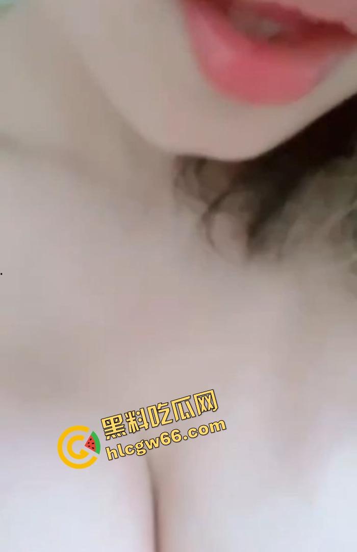 冷白皮美乳骚货【瑶瑶】居家骚拍流出，一线天粉嫩鲍大开展示，掰逼喷水娇喘连连，求干求灌精！-20