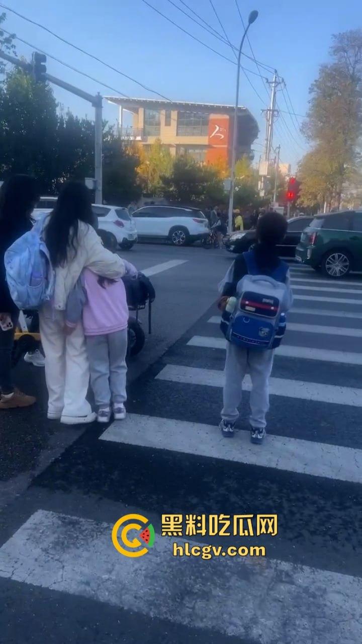 没人性!北京海淀区男子当街砍人报复社会 专挑孩子下手 现场血腥惨烈视频曝光-10