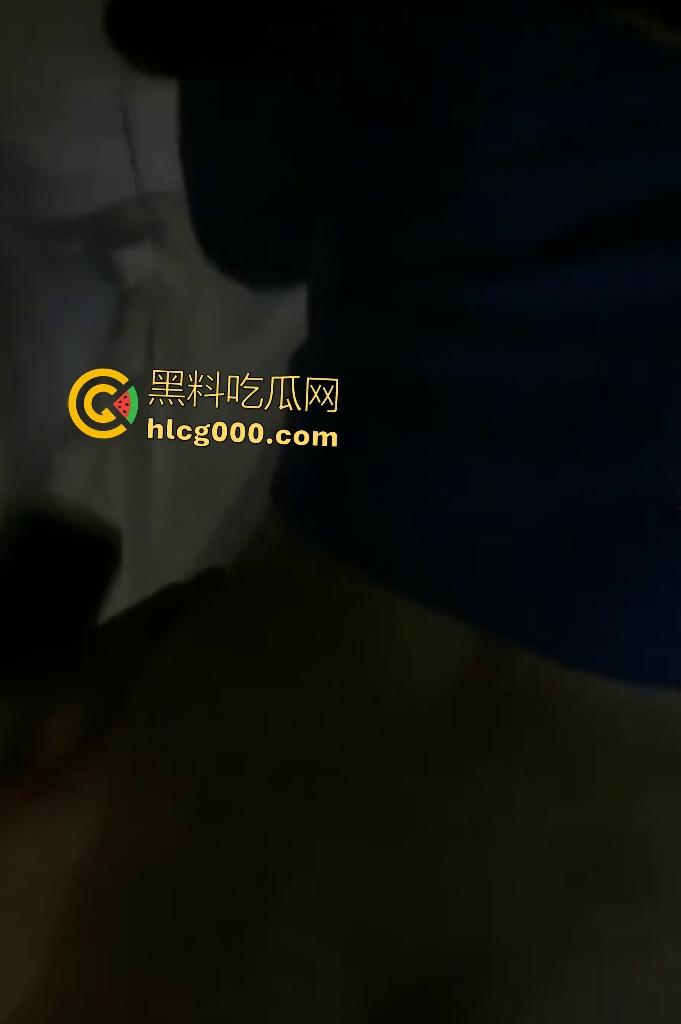 深圳宝安小学女教师【秦新钰】被教导主任迷奸,拉到教师宿舍就是一顿猛操,后入内射完全没知觉!-3