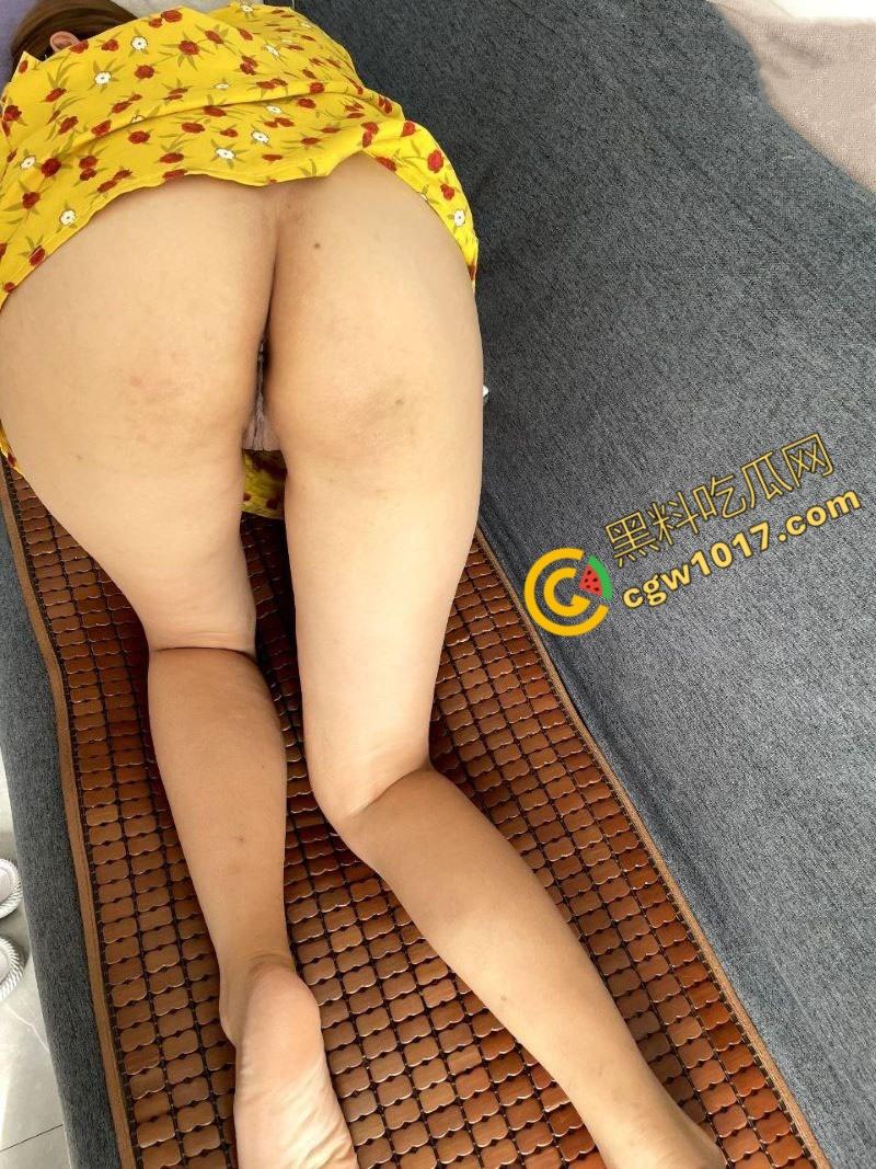 纹身嫂子狂野夜:沙发上狂野交欢,嫩乳纹身挑逗小叔子,白虎紧穴颤抖,高潮喷溅!-6