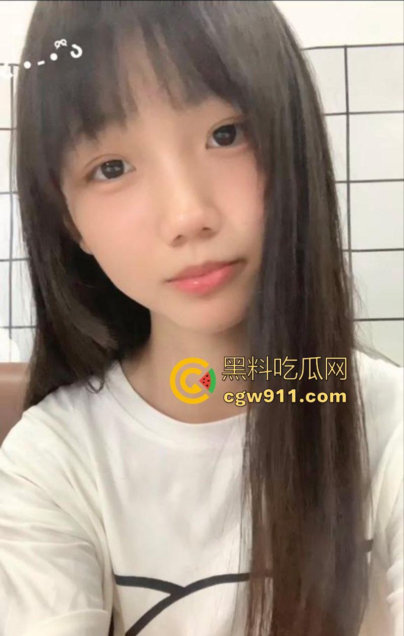 湖北轻工职业学院清纯学妹【刘尹美】裸聊视频曝光,白月光女友化身反差母狗,三点全漏纤手揉捏美乳,真嫩啊!-3