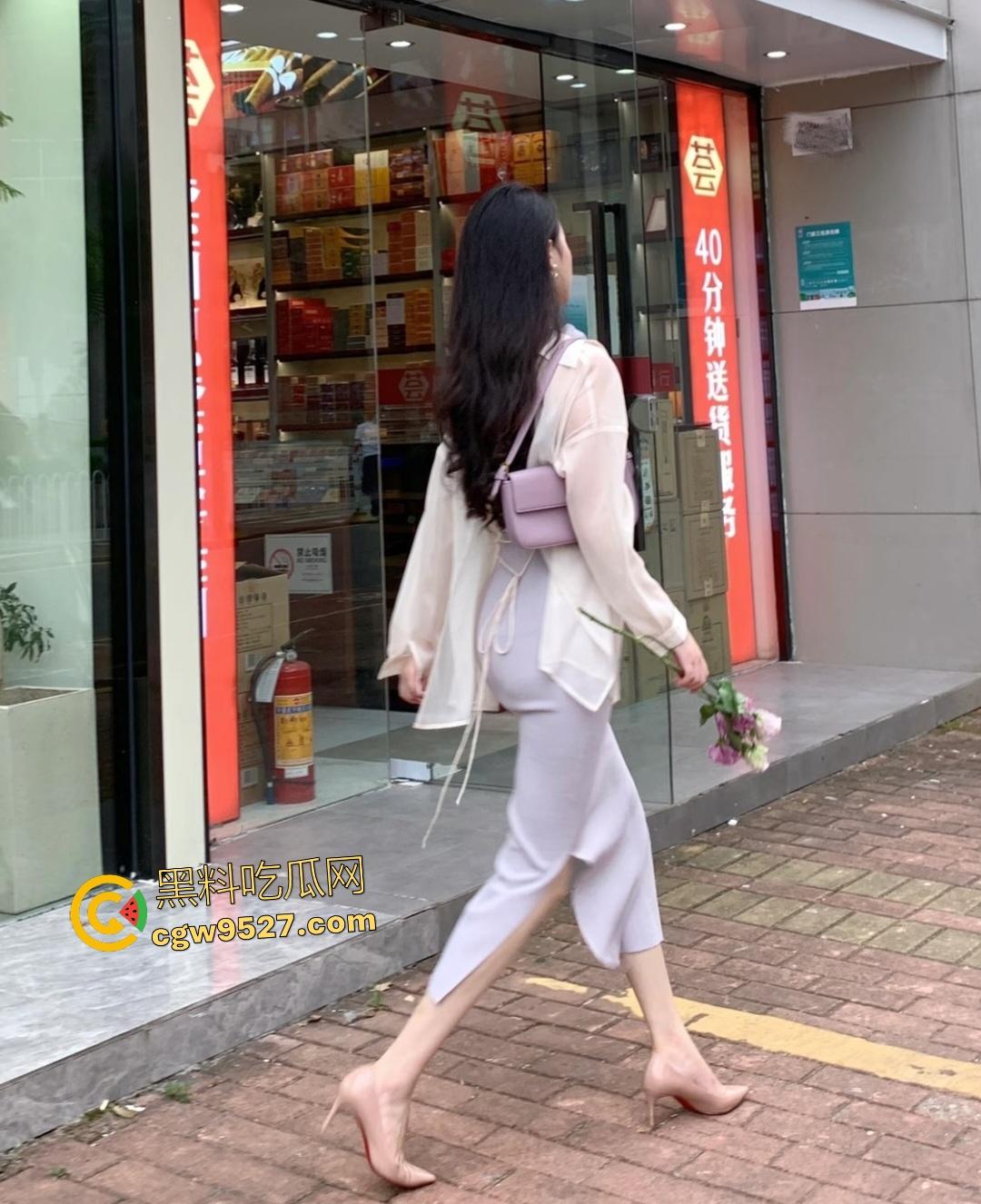 浙江第一美女老师【龙丽珍】,找前男友上课,口交到出白沫,做爱时逼还能发出音乐的响声!-1