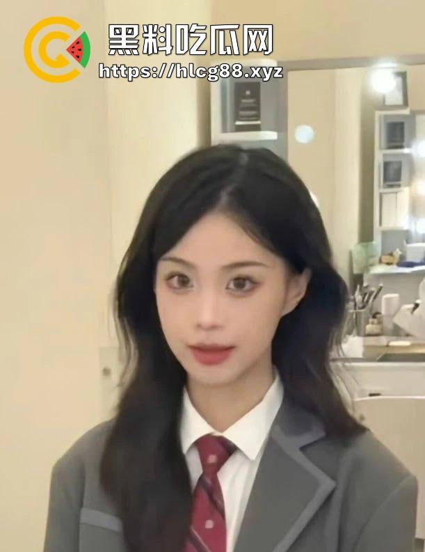 广东职业学院校花【李彤语】极品母狗酒店跪舔金主 馒头逼淫水哗哗流 视频流出曝光!-2