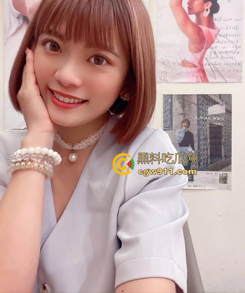 长沙大眼短发妹【李芷琳】淫乱生活曝光,3p做爱调教,道具自慰深喉舔屌,妥妥的反差骚逼!-5