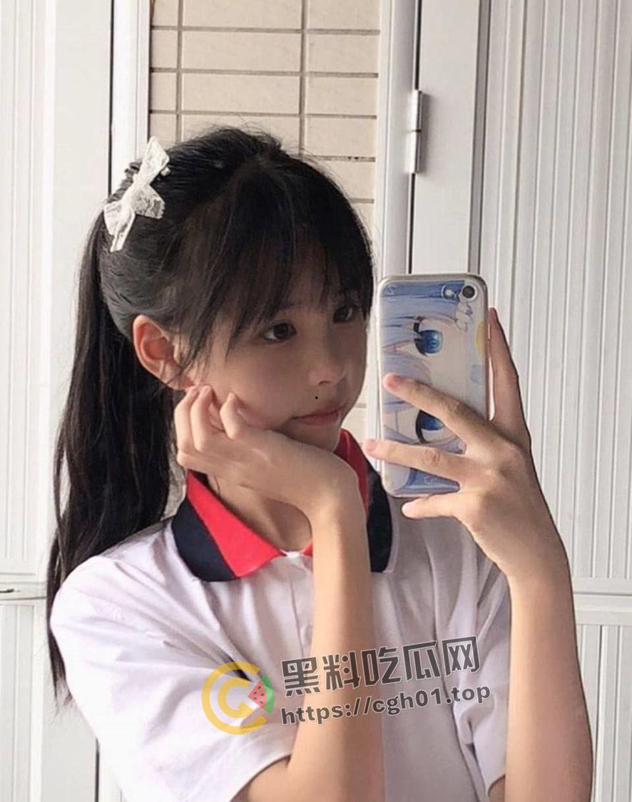 网盘重磅流出!高中萌妹的初体验 校服这不比丝袜还加攻速-1