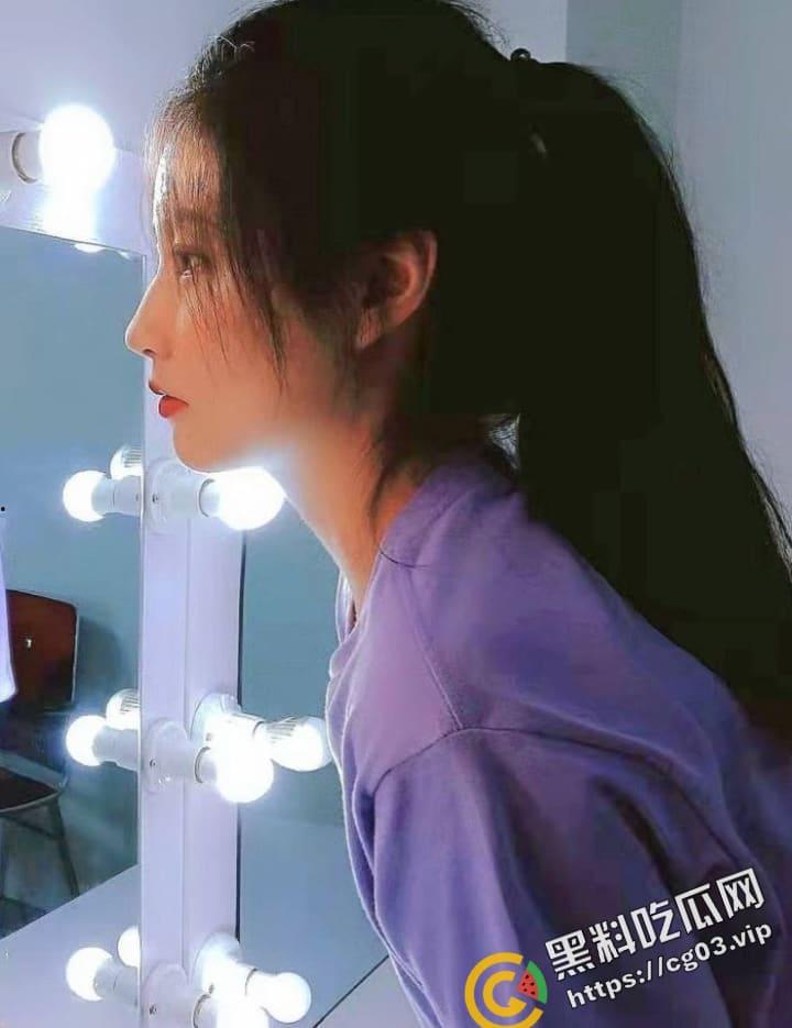 成都文理学院学姐 神似徐冬冬 被同校学弟 灌醉带到酒店一日游 早上清醒直接女上位开始摇摆-3