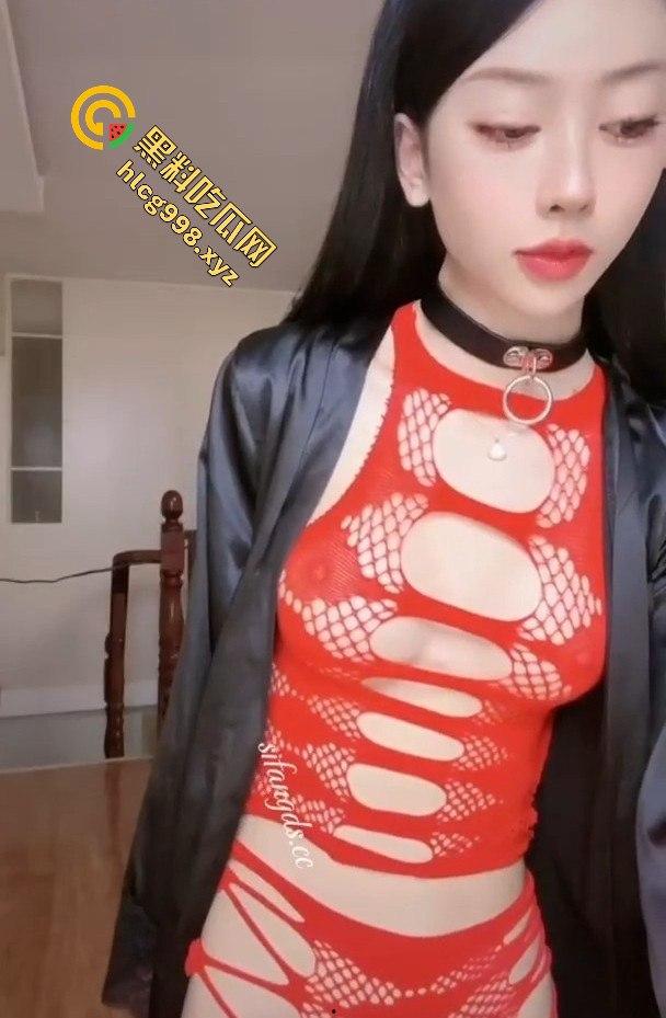 抖音女神【小蕙影像】反差炸裂!定制脱衣舞流出,超骚演出让人直呼受不了!-5