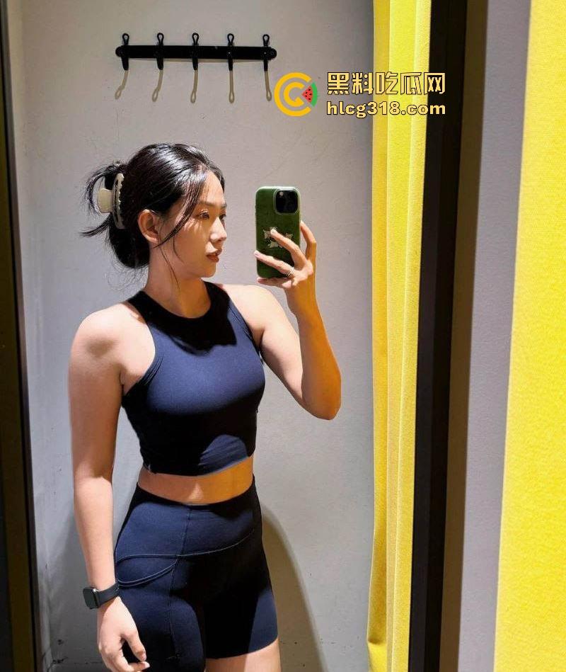 极品哺乳期宝妈【苏婷】为娃下海,酒店3P火爆开操,奶水喷射猛,操后入高潮颤抖淫荡十足!-2