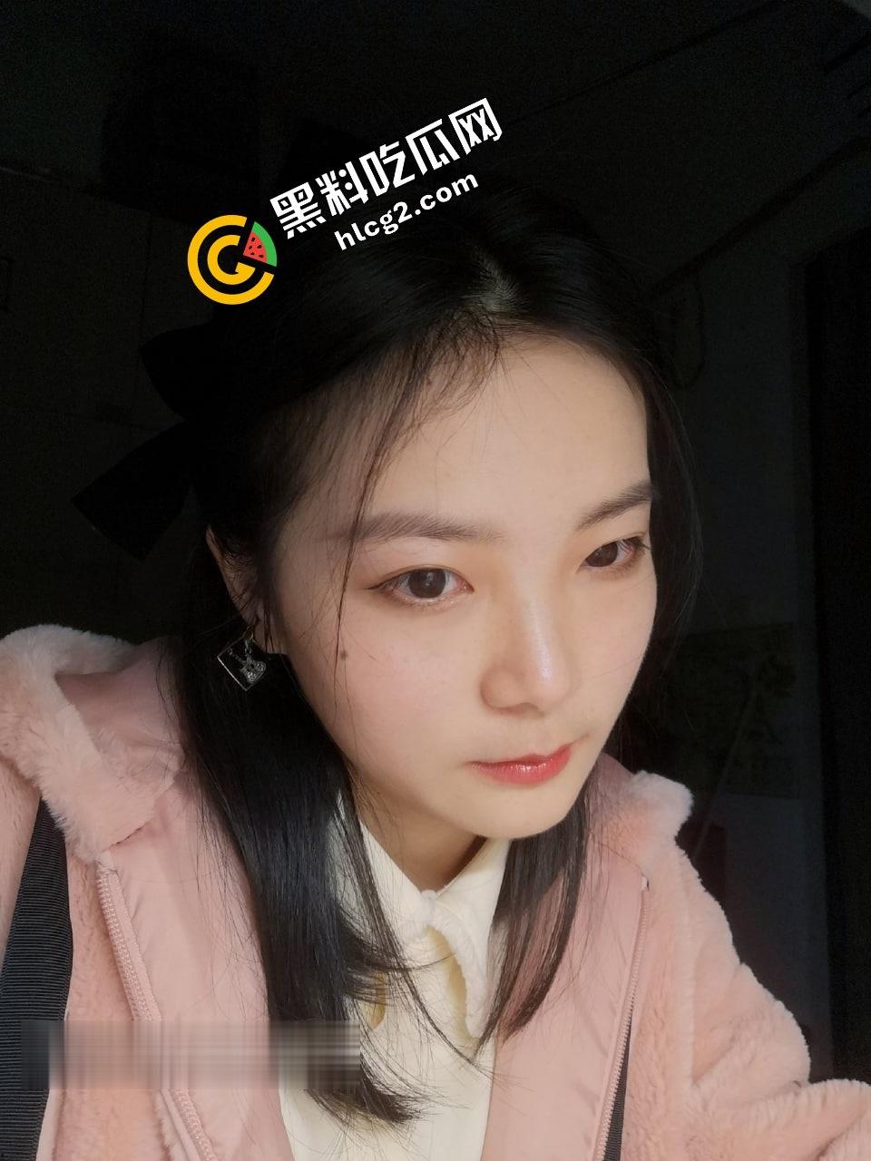 百度云泄密流出!华南师范大学D奶骚贱眼镜妹『刘璐』卫生间对镜后入性爱视频流出!-1