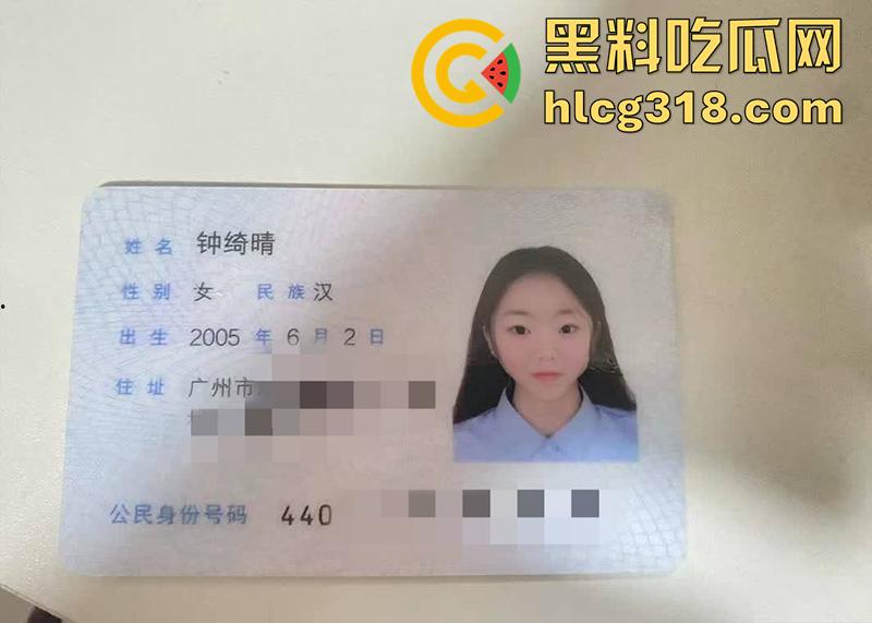 05年广州学妹【钟绮晴】,完美酮体化身吸精神器,白虎粉穴被干爹大屌无套乱干,这身材没谁了!-1