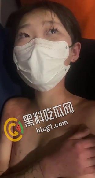 青海西宁 一女孩在酒店里遭多人暴打侮辱 扇耳光割头发 还逼迫女孩脱光全身衣服拍照!-14