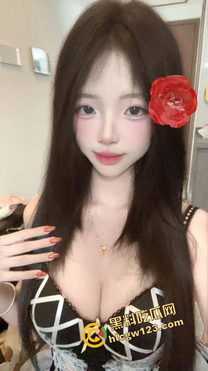 这次不是灌精了是灌奶茶 珍珠奶绿全都倒进逼里搅 吸管一插直接喝 甜到发骚羞耻感爆表!-1