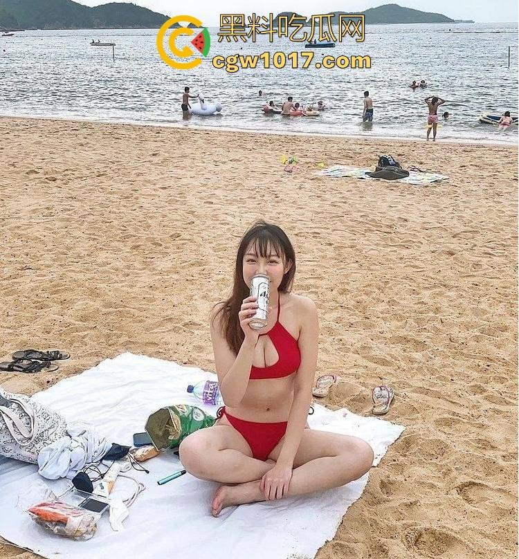 杭州工商大学高颜值反差嫩妹【肖艺莹】与前男友旅游做爱视频曝光,激情缠绵本性尽显,跪床口交对镜后入爆操娇躯!-2