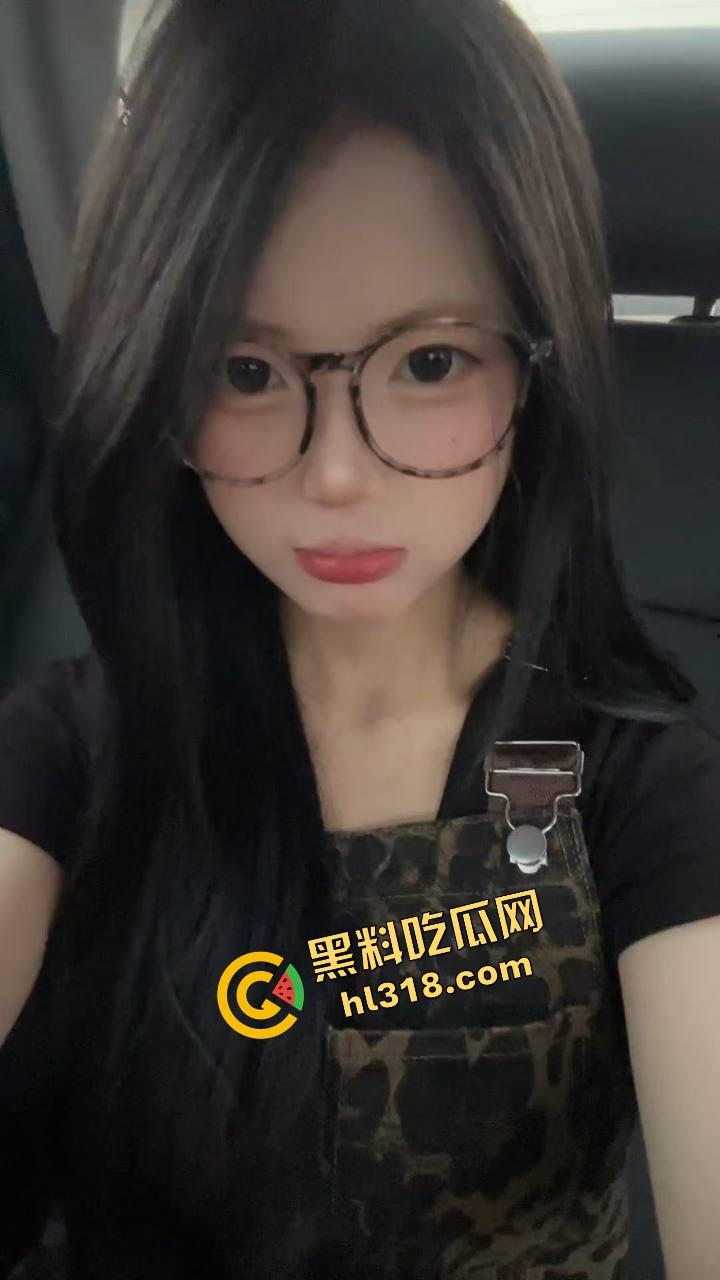 连云港河边裸泳妹子现身,天气一热直接全裸脱下水放飞自我,亲密接触大自然,真就不怕被人看!-3