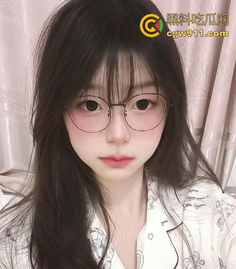 河南高三清纯学生妹【廖莹莹】性爱视频曝光，暑假假借旅游名义千里送逼伺候金主爸爸，调教的真好！-2