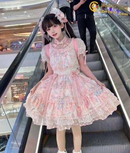 湖北武汉小萝莉被金主包养,穿白丝泳装做爱,年纪不大玩的挺花,各种调教完美配合,翘臀骑乘喷汁内射!-3