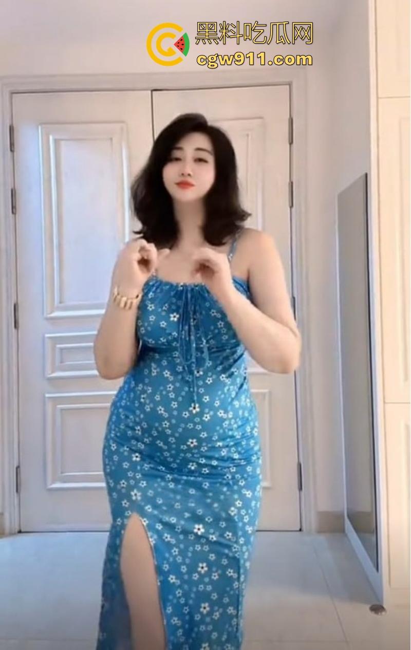 抖音微胖熟女少妇【汭淇】私密福利流出,身穿各种情趣装激情热舞,轻揉肥逼诱惑,乳波荡漾!-3