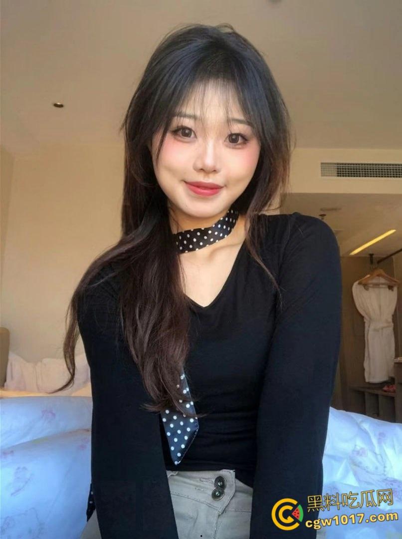 身材一流的舞蹈系女友，特别会骚叫的长发苗条美眉，抠两下就流水脱光全程主动 ，女上M腿使劲肏张着嘴尖叫 ！-1