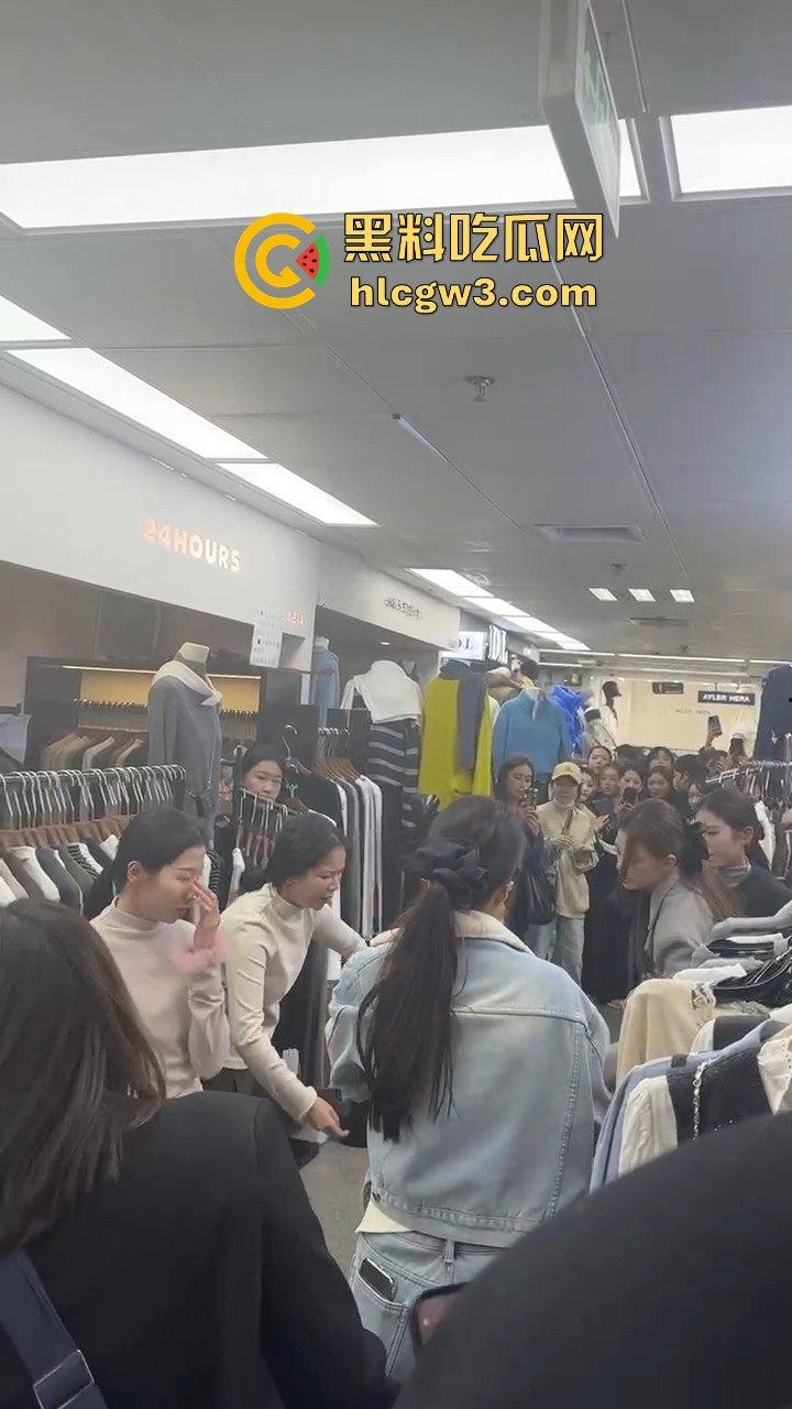 广州沙河服装城大乱斗!多名女子档口互撕,姐妹们龙虎斗,场面劲爆骂声不断!-8