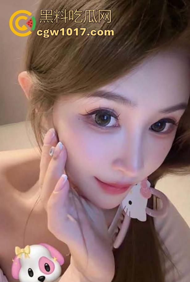 当着闺蜜的面跟弟弟做爱,从沙发上接吻到床上吃鸡骑乘,无套内射,极其刺激淫荡,把小骚逼狠狠的满足!-1