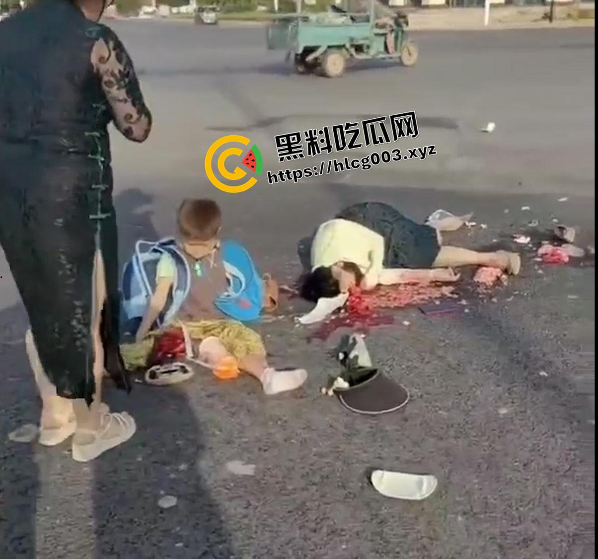 血腥慎入!济南商河车祸现场 脑袋被压爆 脑浆和内脏散落一地 现场视频流出-2