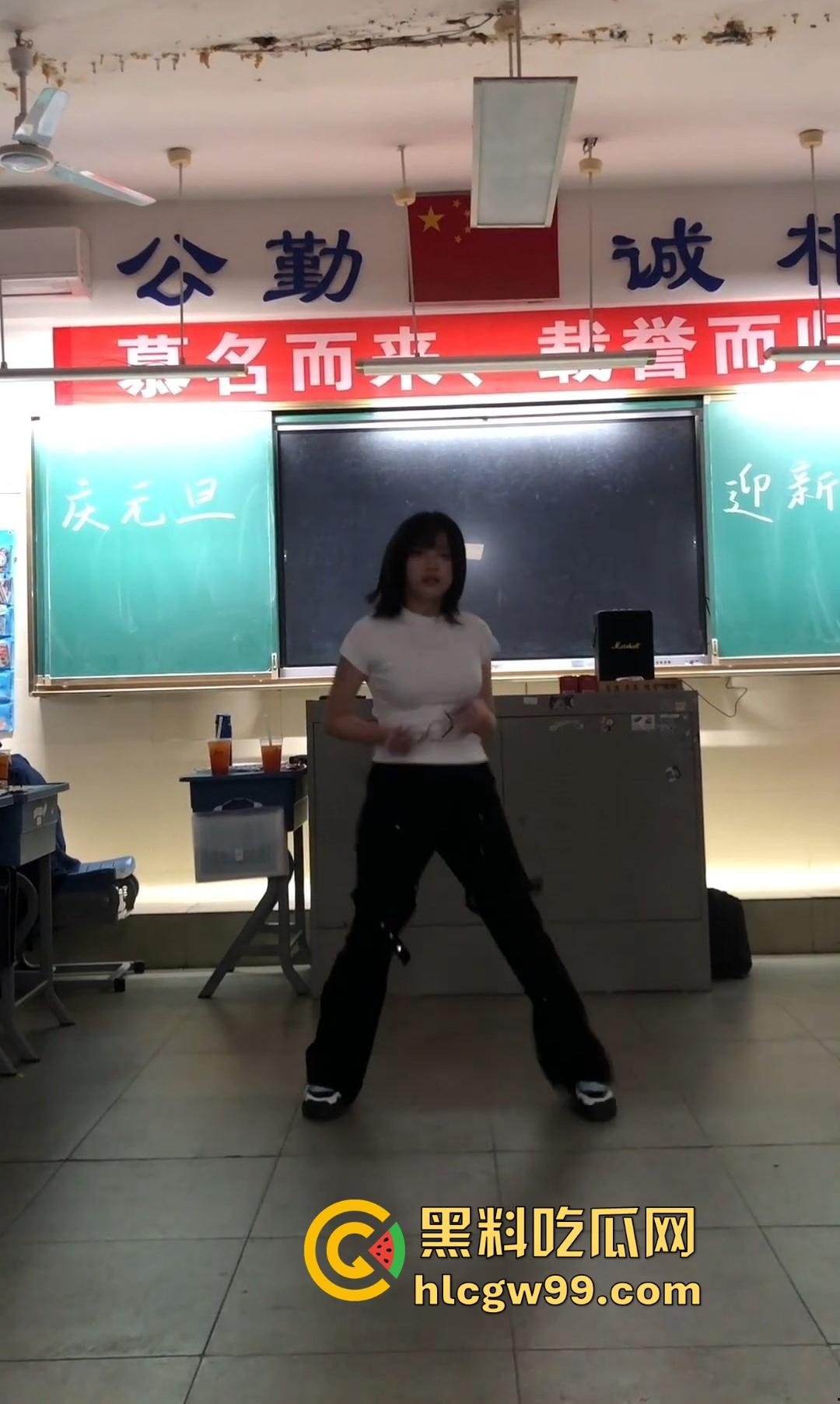 又被套路了,抖音咸鱼热卖得学霸班会热舞崩奶罩?假的!片哥片姐割韭菜,冲动老色批来我这我给你白嫖看!-12