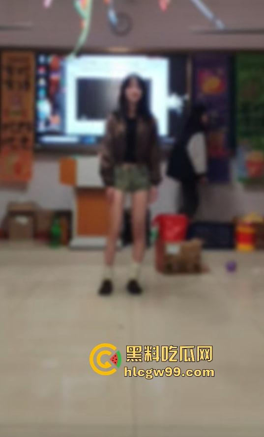 又被套路了,抖音咸鱼热卖得学霸班会热舞崩奶罩?假的!片哥片姐割韭菜,冲动老色批来我这我给你白嫖看!-14