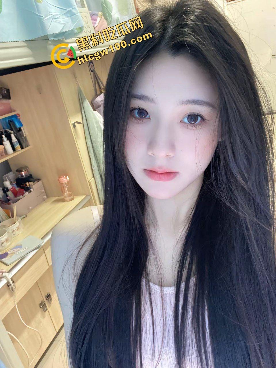 苏州经贸职业反差女大骚鸡【刘静语】本色出演发骚用牙刷自慰,露奶露逼淫荡至极!独家曝光流出!-1