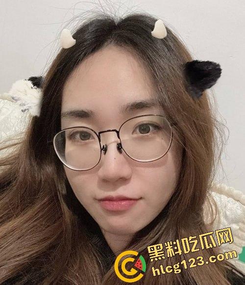 上海对外经贸大学高颜值眼镜婊『程玖玖』私密调教视频泄露！口球蒙眼舔棒，清纯学霸秒变骚货！-4