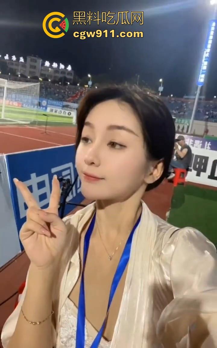 湖南性感擦边主播遭疯狂粉丝寄炸弹包裹炸伤,粉丝疯狂起来真恐怖啊,好端端的性感主播炸成了隔壁大妈!-4