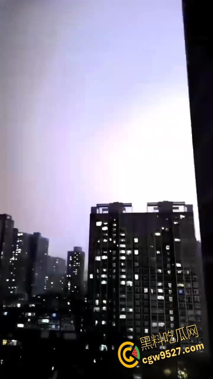 抖音上疯传灵异事件,长白山昆仑山哀牢山天空突变,道友雷电中渡劫升仙,龙影现世抓拍视频大合集 !-6